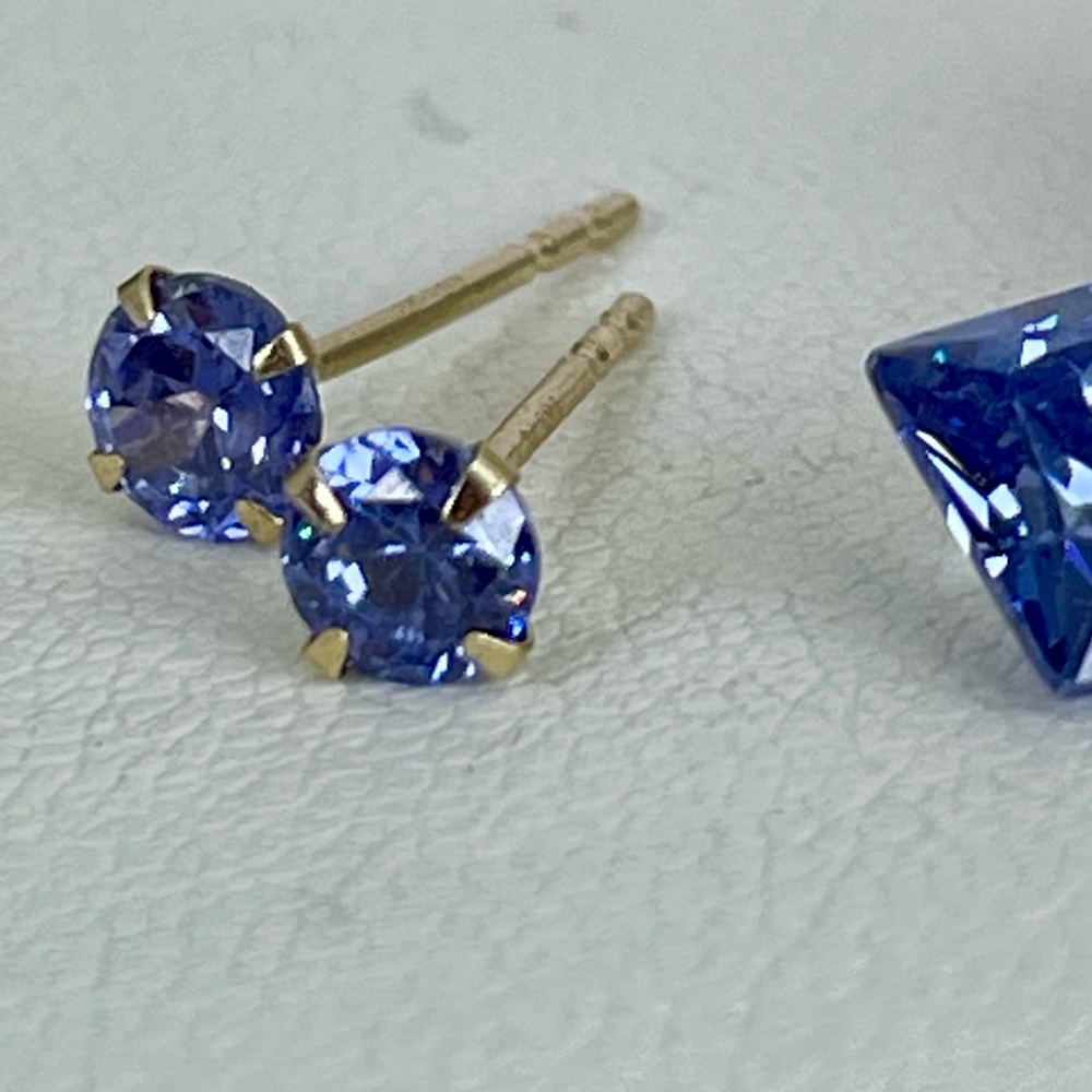 1/2c 14k solid Tanzanite stud Earrings yellow Gold .25ct each - Picture 9 of 11